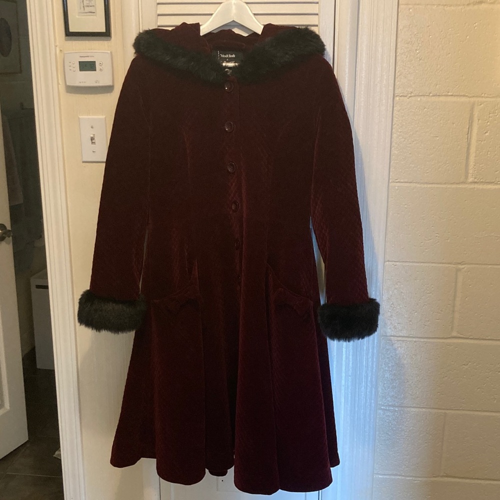 ModCloth x Colectif Burgandy and Black faux fur Trimmed Quilted Swing Dress Coat